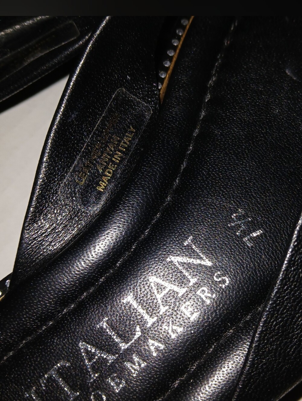 Italian Shoemakers Aniyah Stud Trim Thong Sandals, Leather, Black, Made In Italy - Picture 2 of 6
